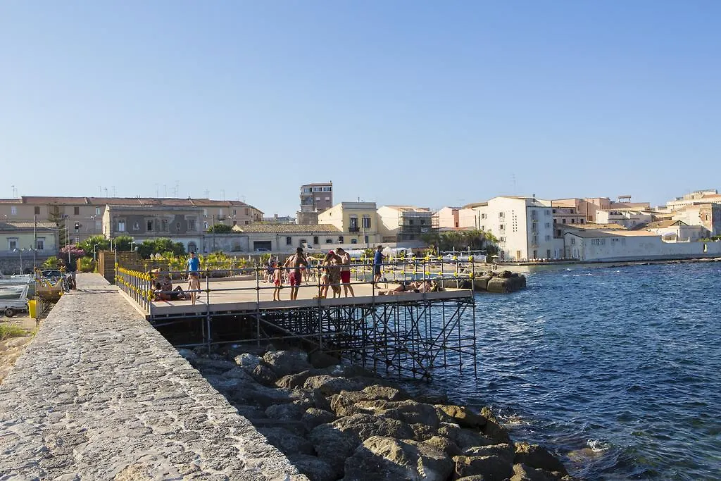 Lakkios Charming Suites And Rooms Syracuse