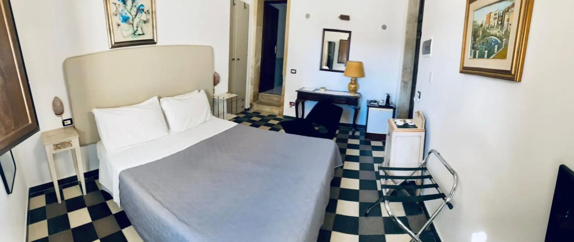 Lakkios Charming Suites And Rooms Syracuse Bed & Breakfast