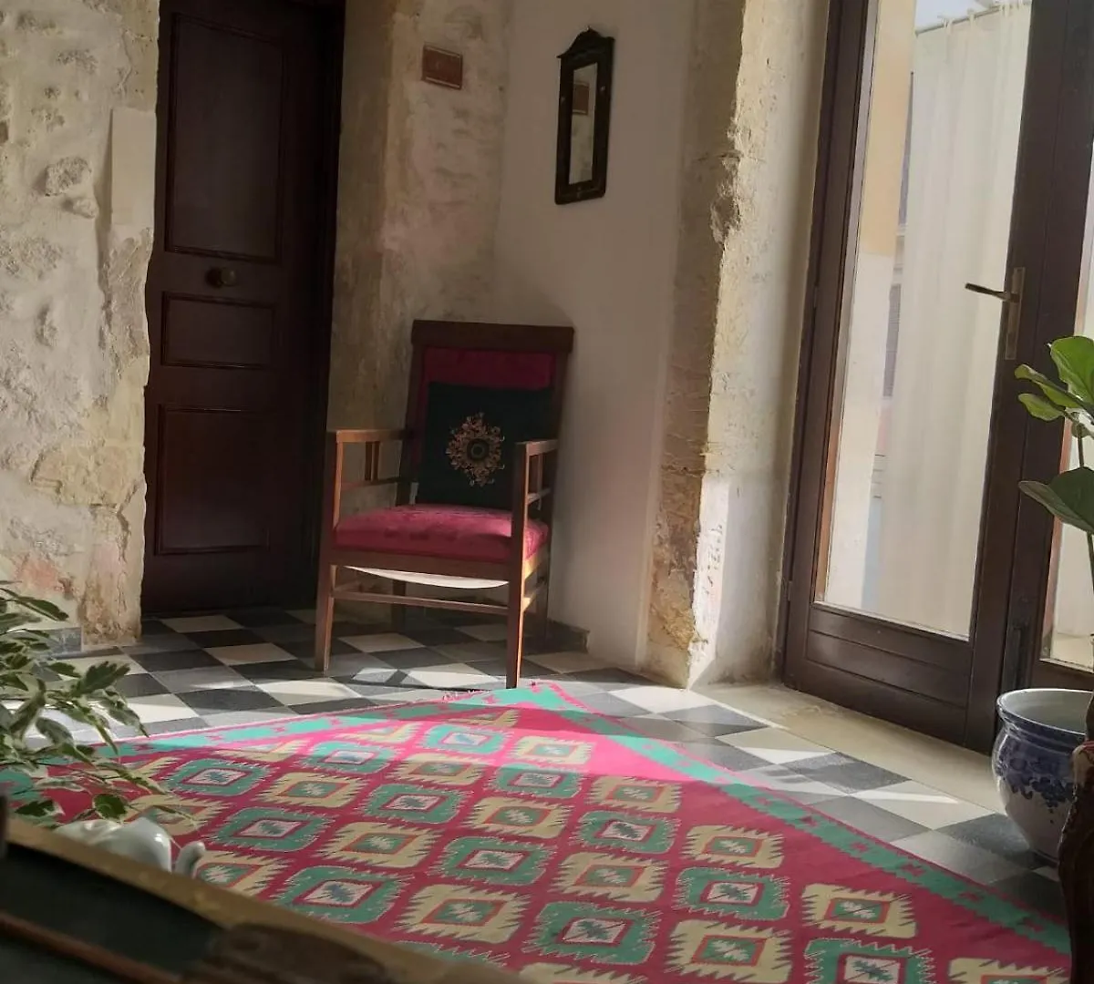Lakkios Charming Suites And Rooms Syracuse