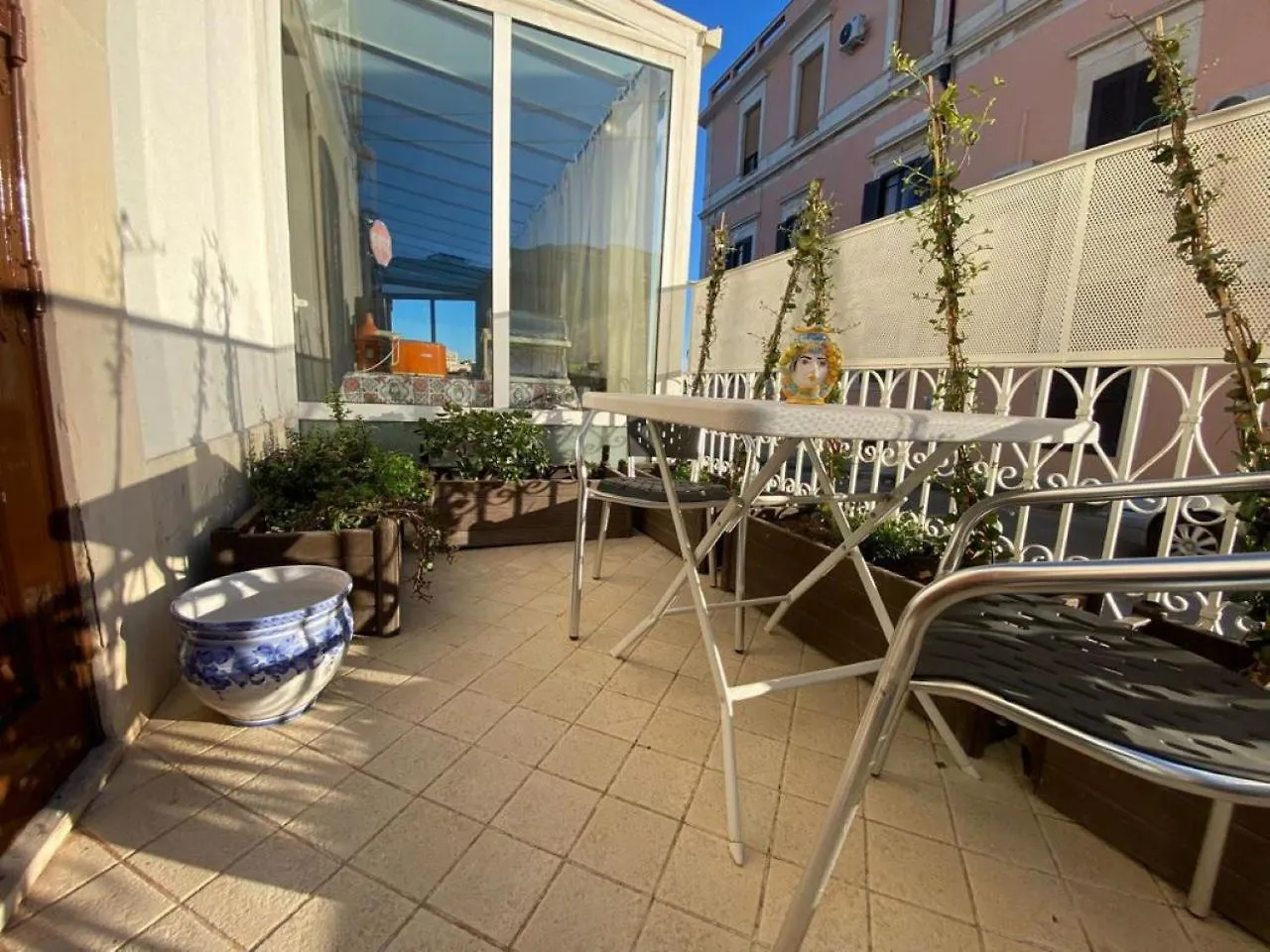 Lakkios Charming Suites And Rooms Syracuse
