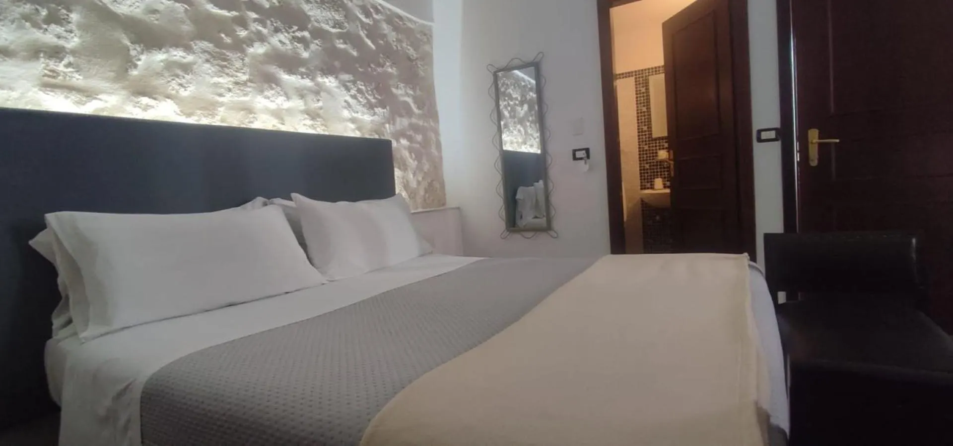 Lakkios Charming Suites And Rooms Syracuse Bed & Breakfast