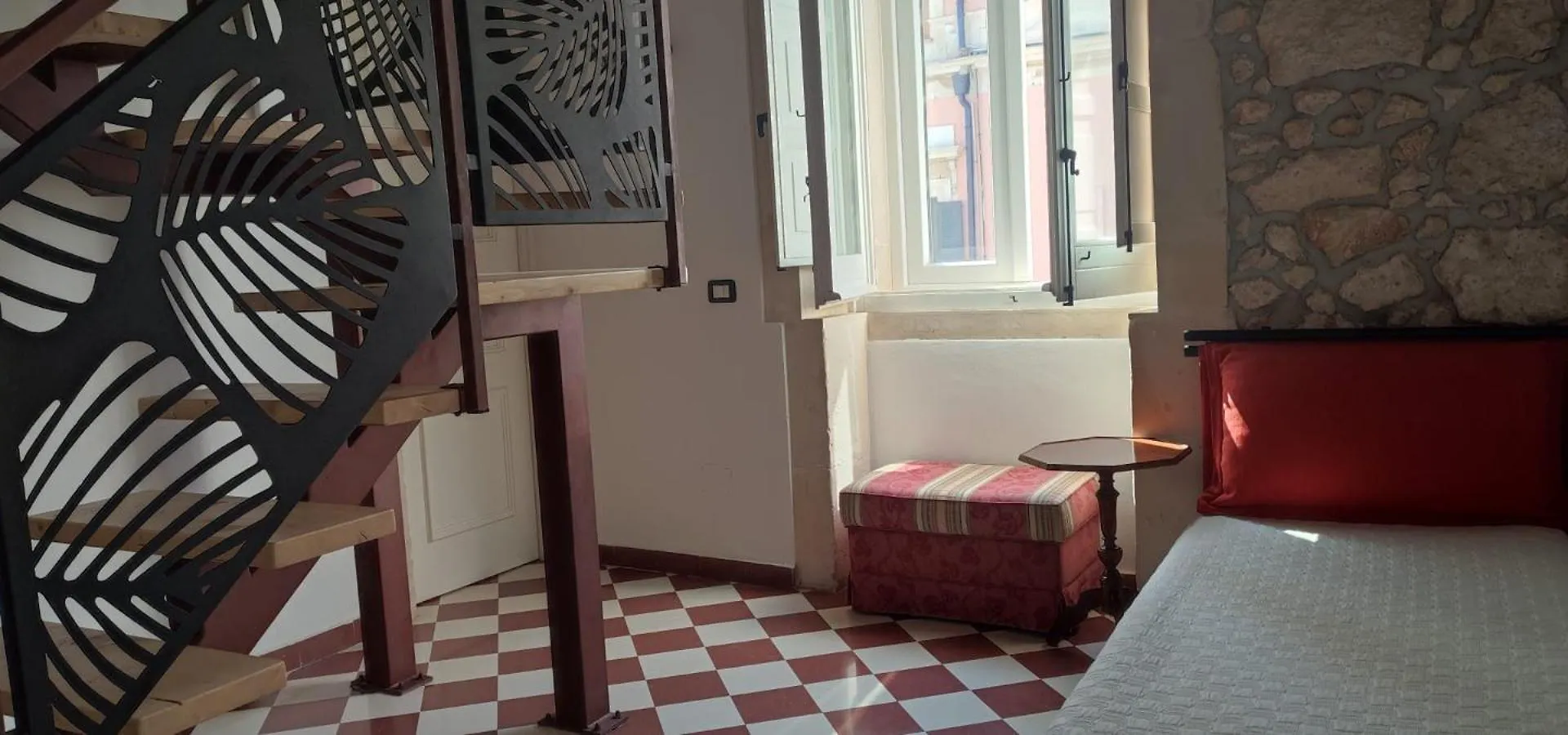 Lakkios Charming Suites And Rooms Syracuse