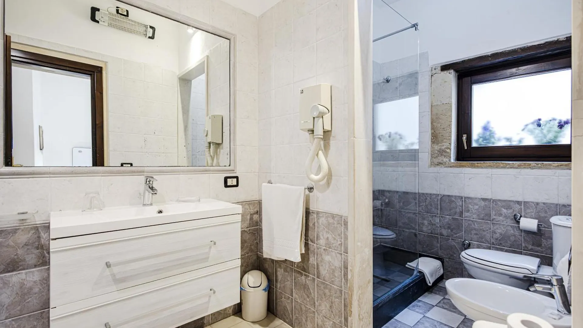 Lakkios Charming Suites And Rooms Syracuse