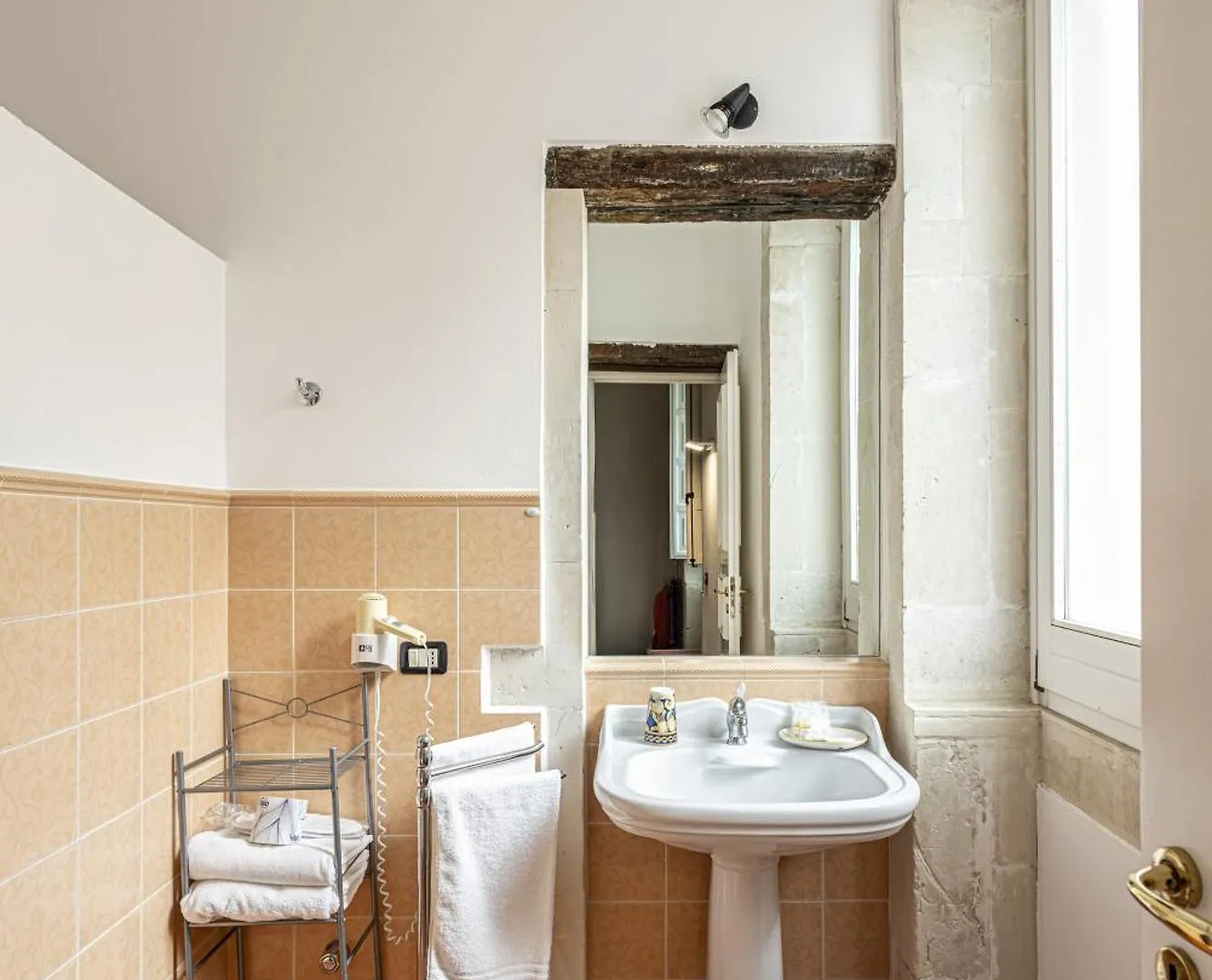 Lakkios Charming Suites And Rooms Syracuse Bed & Breakfast