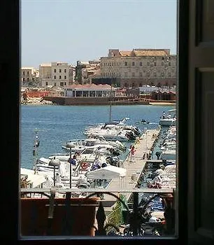 Bed & Breakfast Lakkios Charming Suites And Rooms Syracuse