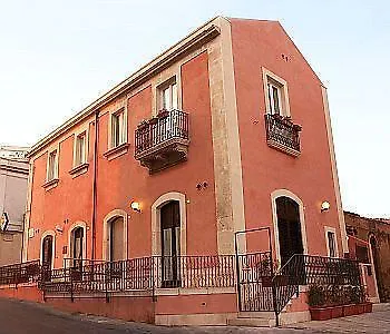 Lakkios Charming Suites And Rooms Syracuse Bed & Breakfast