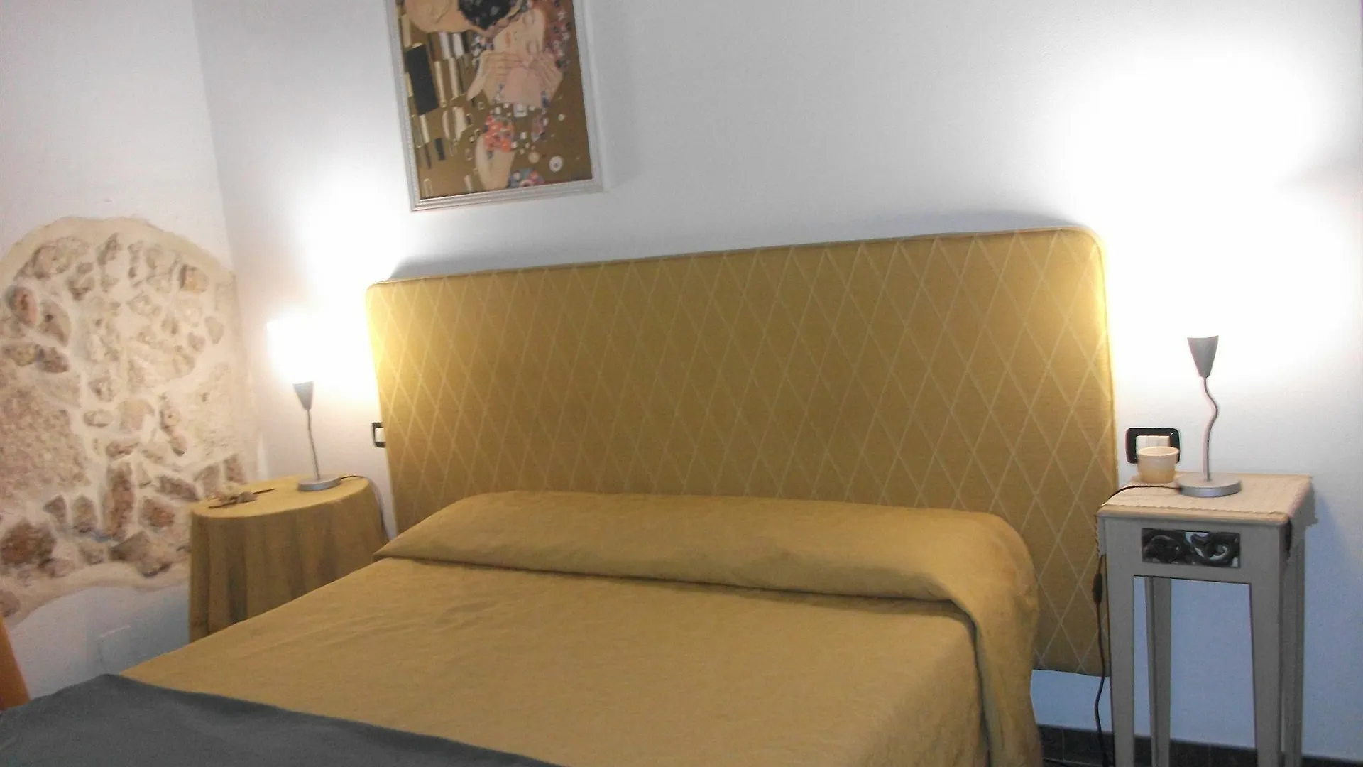 Oda ve Kahvaltı Lakkios Charming Suites And Rooms Siraküza